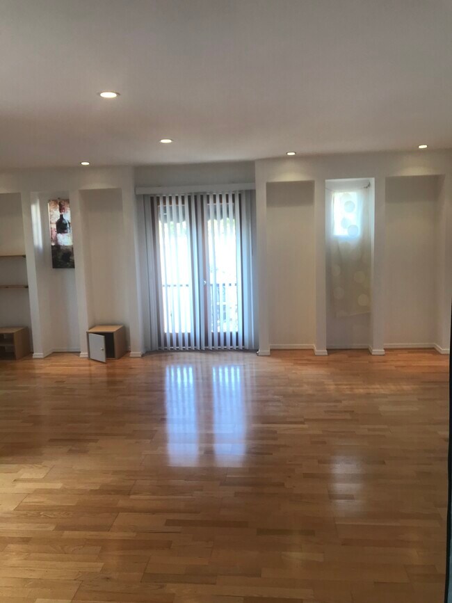 Foto del edificio - 10608 Ayres Ave