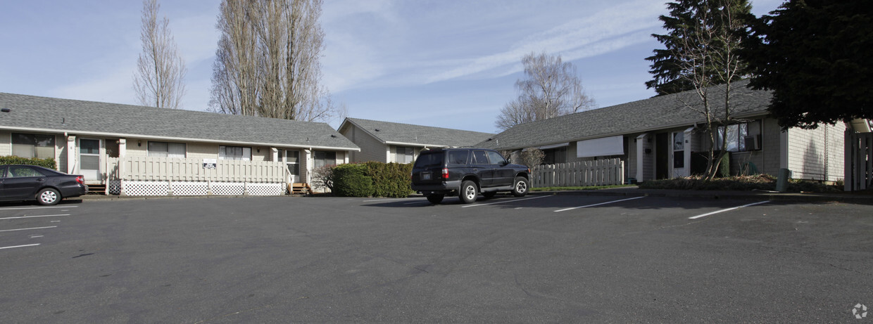 Building Photo - The Birchtree Apartments