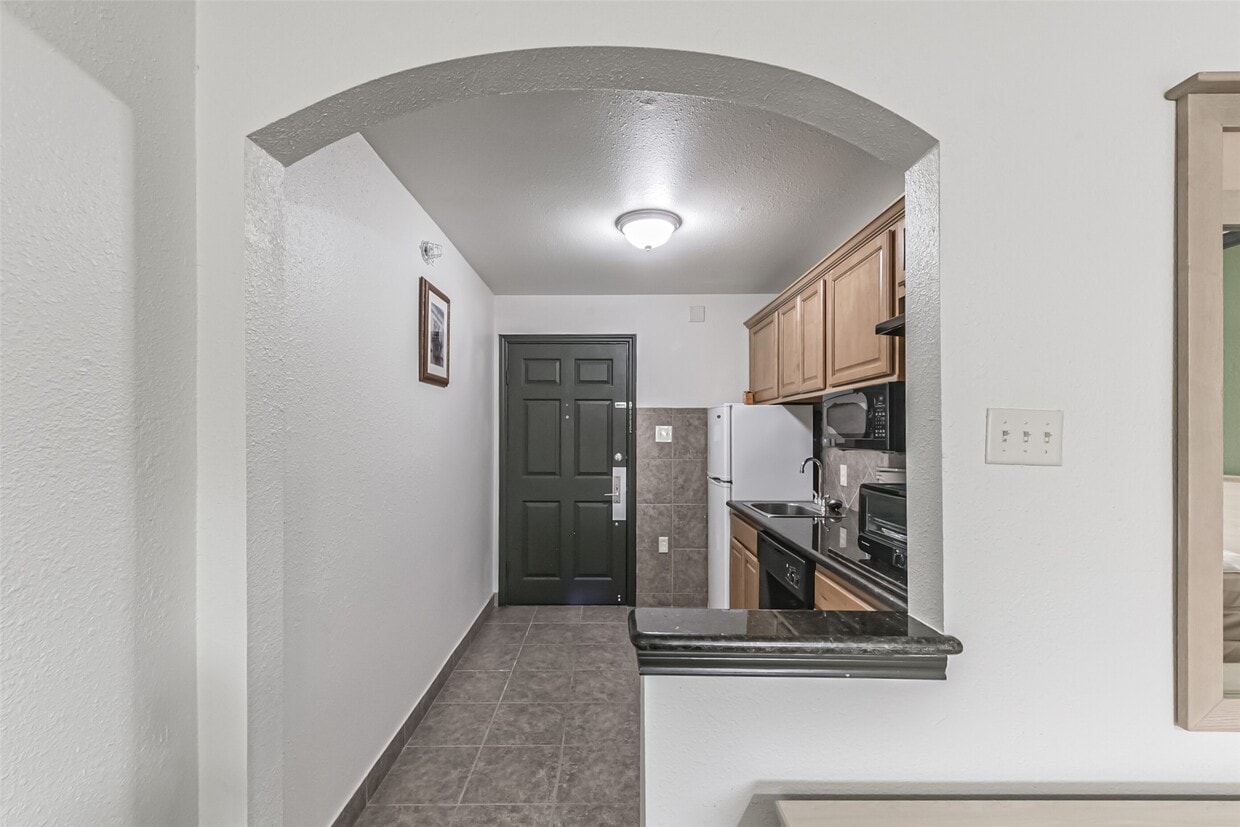 Primary Photo - 1025 Swanson St