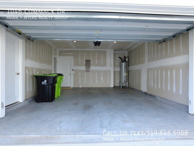 Foto del edificio - 1046 Commack Dr