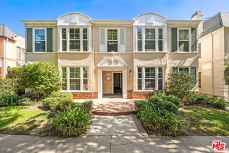Building Photo - 212 S Reeves Dr