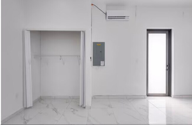 Foto del edificio - 134 Fox Ave