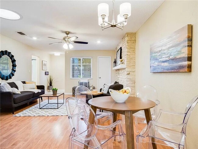 Building Photo - 8804 Westover Club Dr
