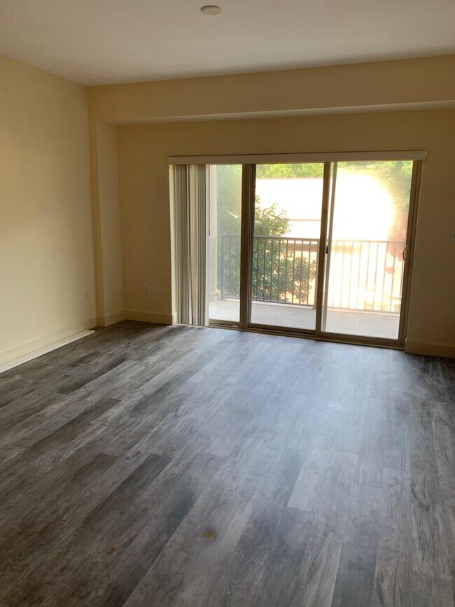 Foto del edificio - 200 River Vista Drive