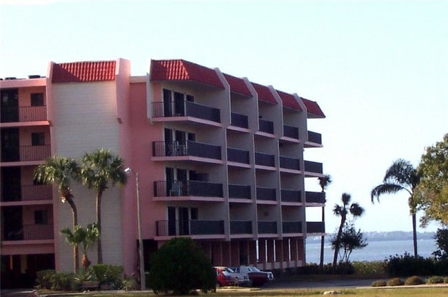 Building Photo - 2700 Bayshore Blvd