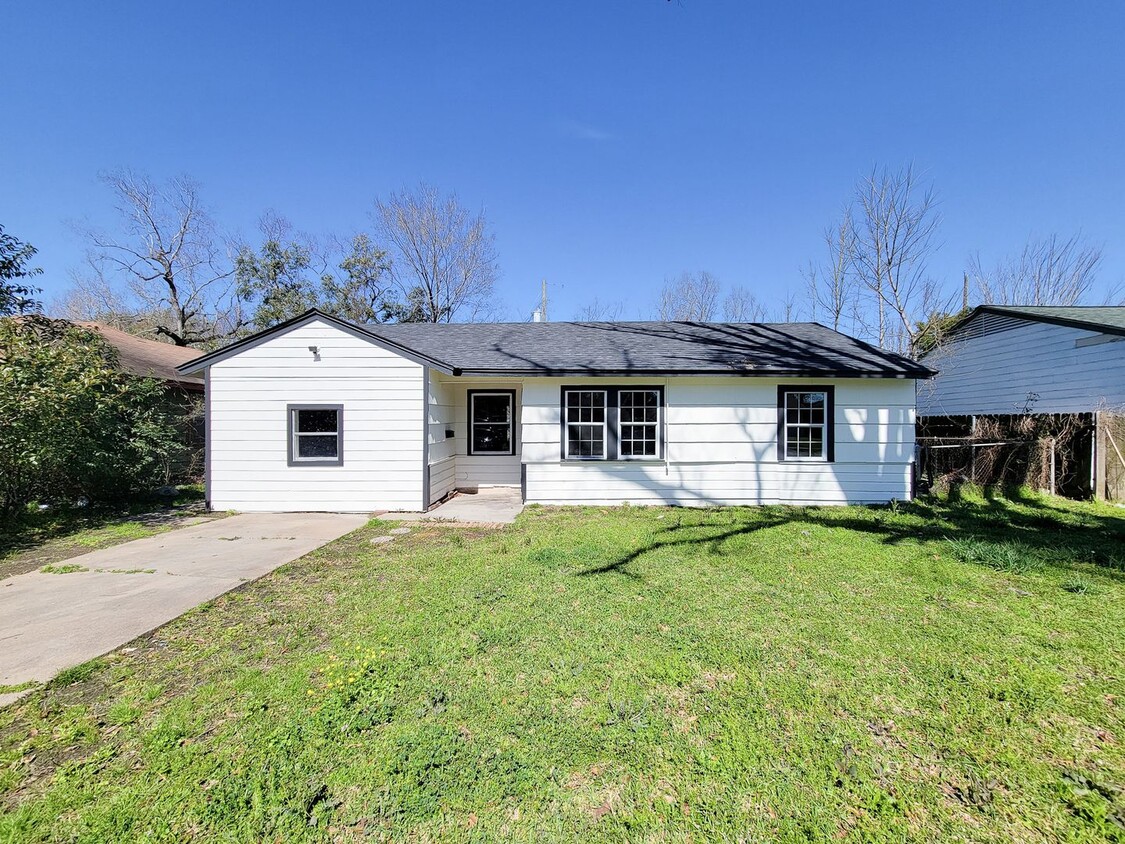 Primary Photo - BEAUTIFUL 4 BEDROOM LEASE HOME IN HOUSTON....