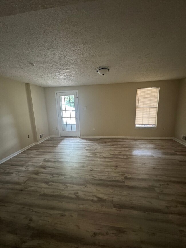 Foto del edificio - 8918 Pembrook Woods