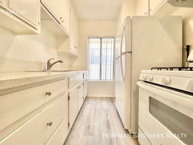 Foto del edificio - 636 N St Andrews Pl