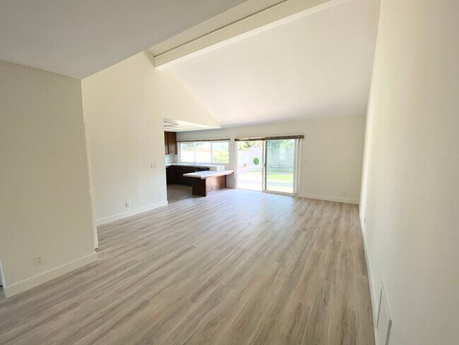 Foto del edificio - Amazing Pet friendly Anaheim home!