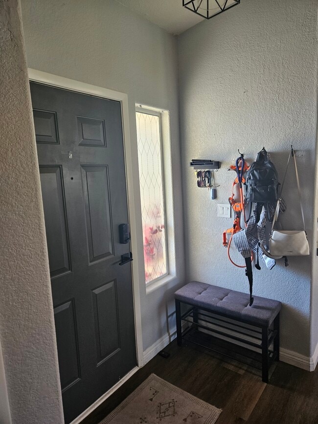 Foto del edificio - 3204 Snow Peak Dr