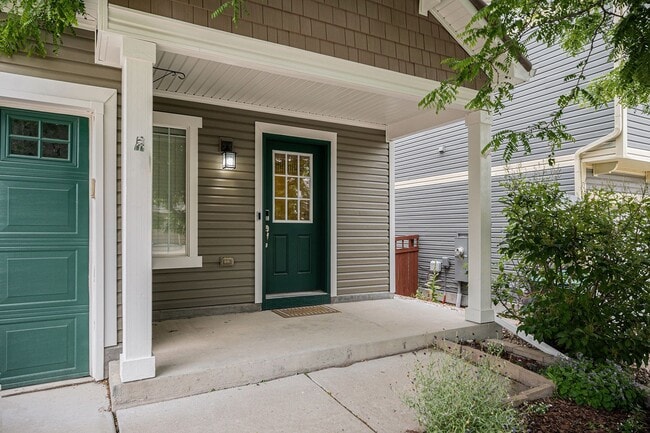 Building Photo - 4 Bedroom 2.5 Baths in the Meadows Castler...