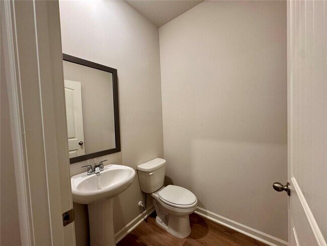 Foto del edificio - 24 Berryville Dr