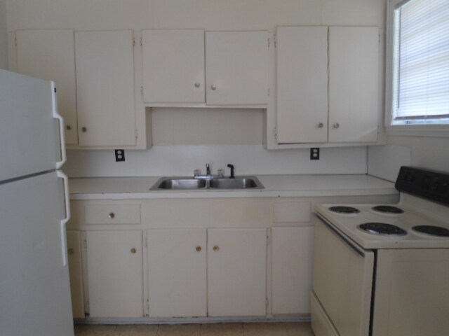 Building Photo - 3700 Live Oak St