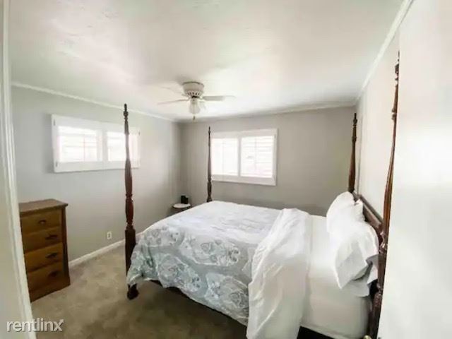 Foto del edificio - 6 br, 3 bath House - 728 West 3400 South