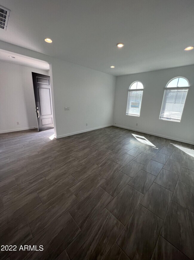 Building Photo - 208 E Leo Pl