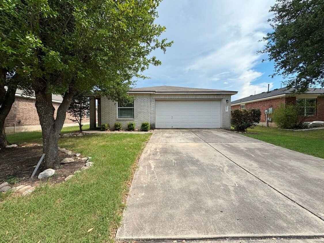 Primary Photo - Great one story white brick, 4 bedroom hom...