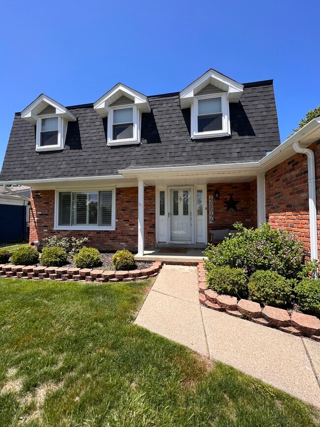 Foto del edificio - 42544 Saltz Rd