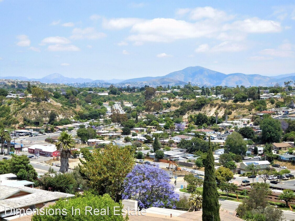 Primary Photo - 3 br, 2 bath House - 4205 East Overlook Dr.