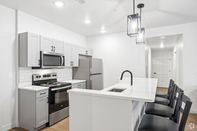 D1 4BR, 4BA - 1,238SF - Kitchen - BRAND NEW The Station @ 505 S Fifth