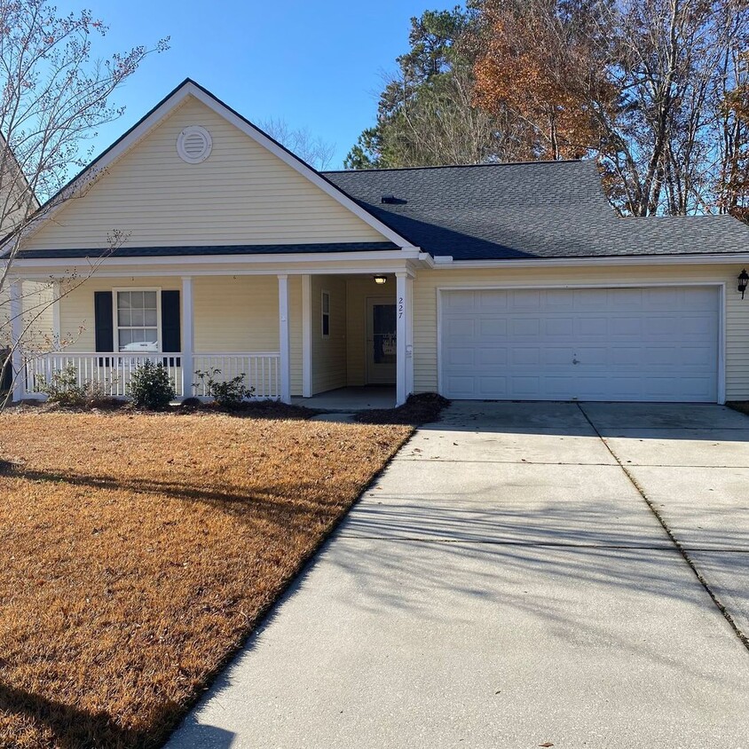 Foto principal - Bridges of Summerville 3Br 2Ba