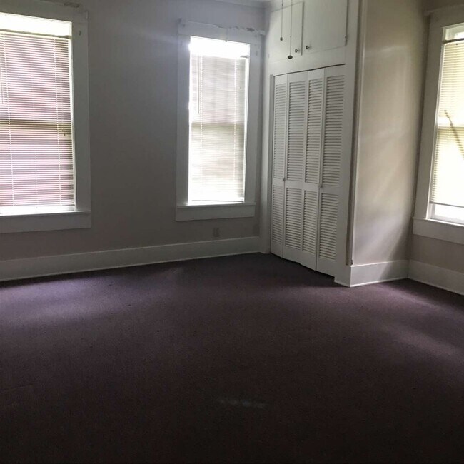 Foto del edificio - 307 E Texas Ave