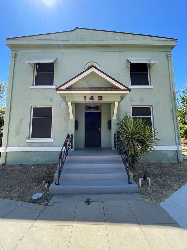 Building Photo - 143 N Glenn Ave