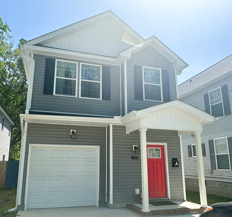 Primary Photo - 664 Greenbriar Ave
