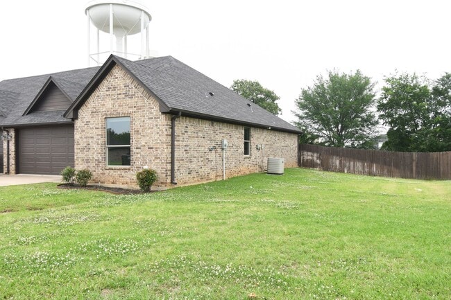 Foto del edificio - Modern 3-Bedroom 2 Bath Duplex in South Tyler