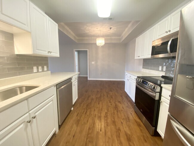 Foto del edificio - Two Bedroom Spacious Condo Near Everything Bluffton Has to Offer!