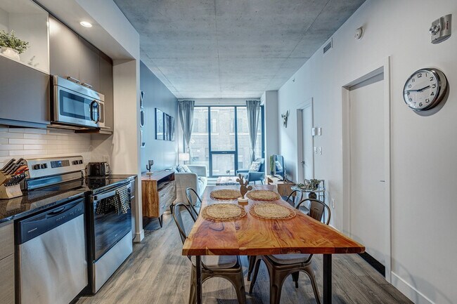 Building Photo - 375 Rue de la Concorde