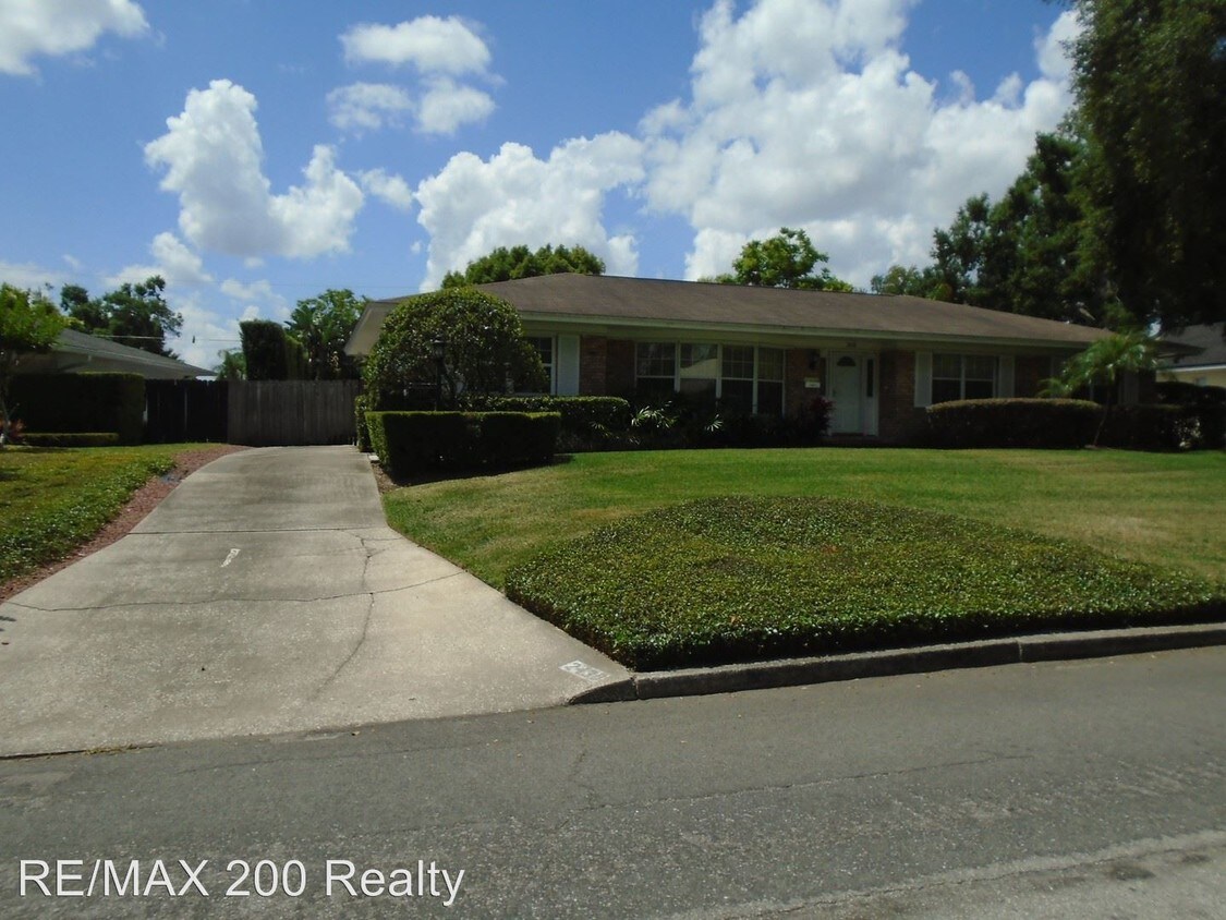 4 br, 2 bath House 2430 Deloraine Trail House for Rent in Maitland