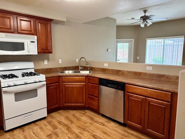 Foto del edificio - 9303 Gilcrease Ave