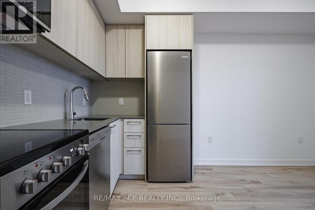 Photo du bâtiment - 7437 Kingston Rd