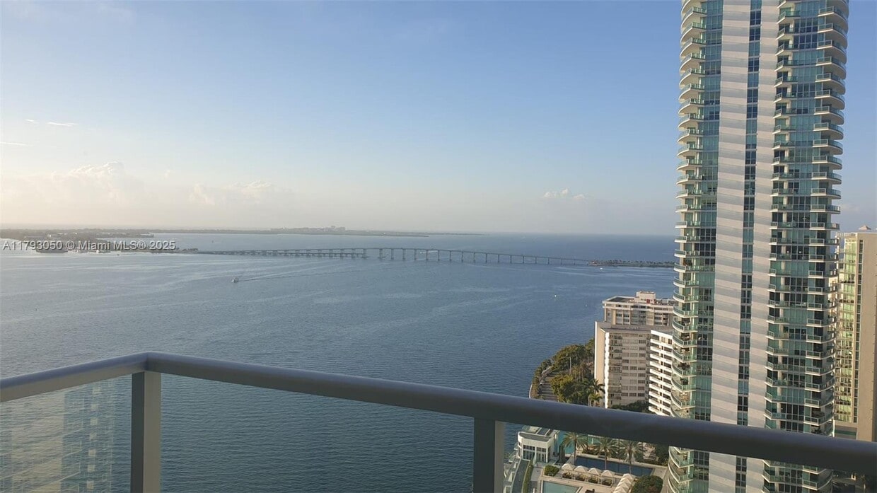 Foto principal - 1155 Brickell Bay Dr