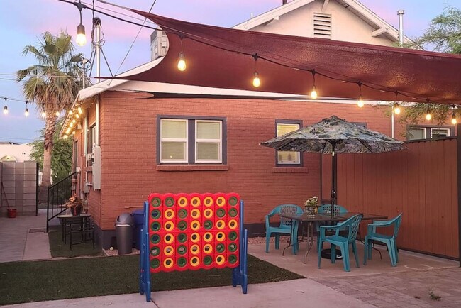 Building Photo - 324 N 13th Pl