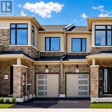 Building Photo - 889 Douro St