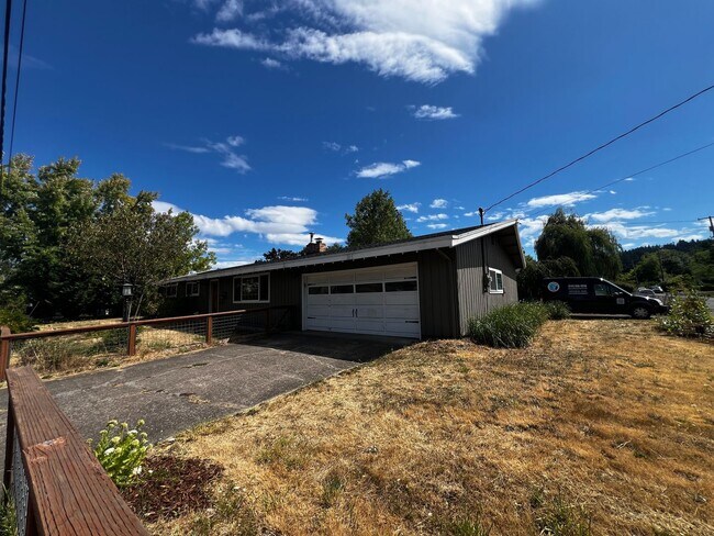 Building Photo - 3-Bedroom 1 1/2-Bathroom home in Eugene