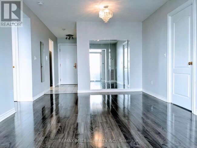 Building Photo - 18-2318 Sommerset Way