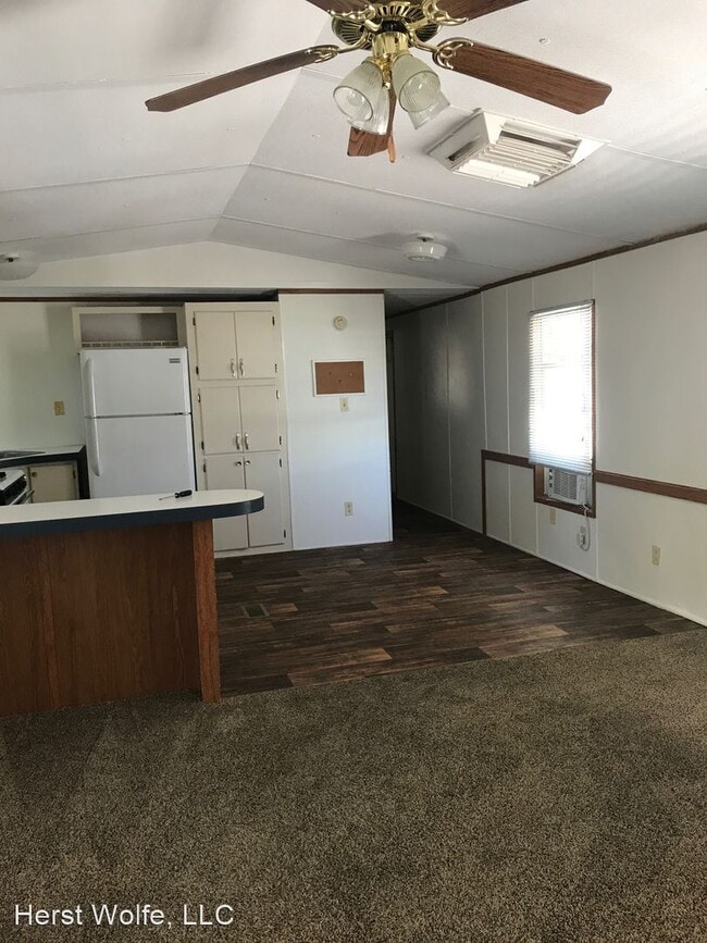 Building Photo - 3200 Del Rey Blvd