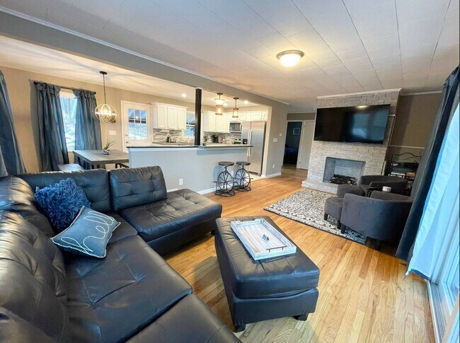 Foto del edificio - Large Fully Furnished Single Family! Tour ...