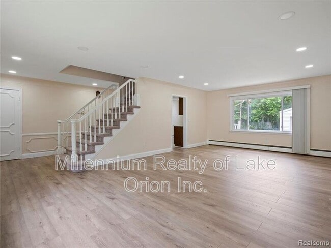 Building Photo - 24034 Meadowlark St