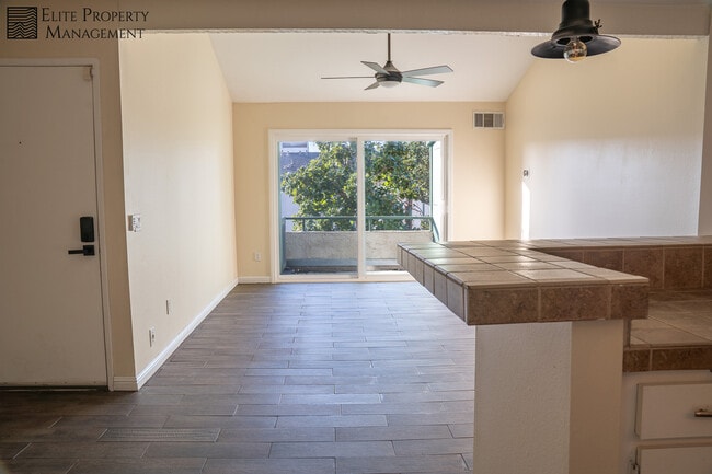 Building Photo - 15220 Ocaso Ave