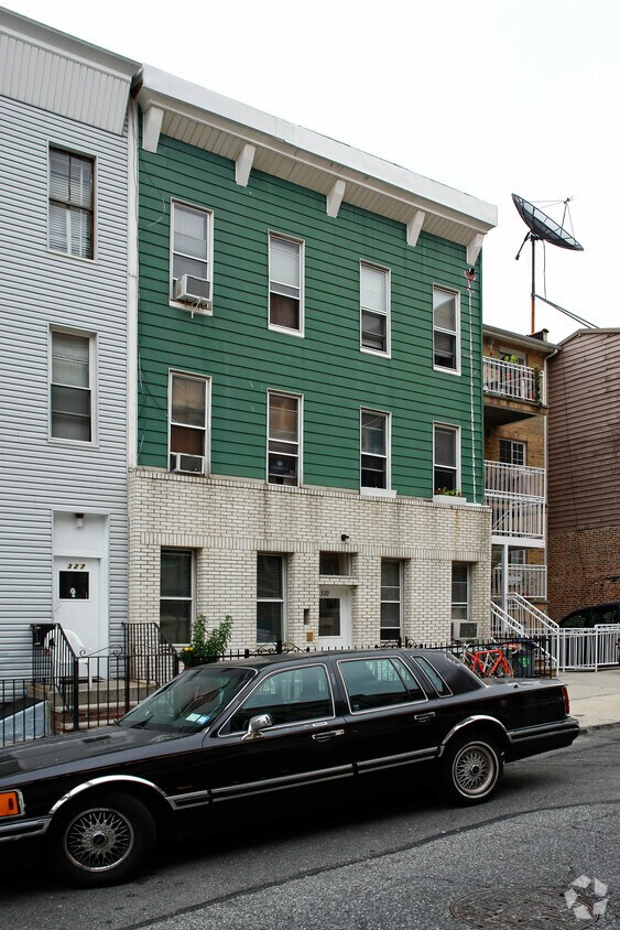 Building Photo - 329 18th St