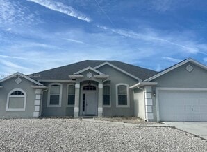 Building Photo - 2050 SE Franciscan St