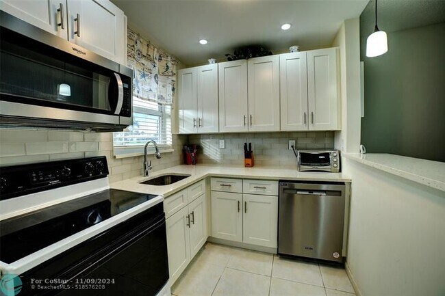 Building Photo - 1801 Ocean Dr