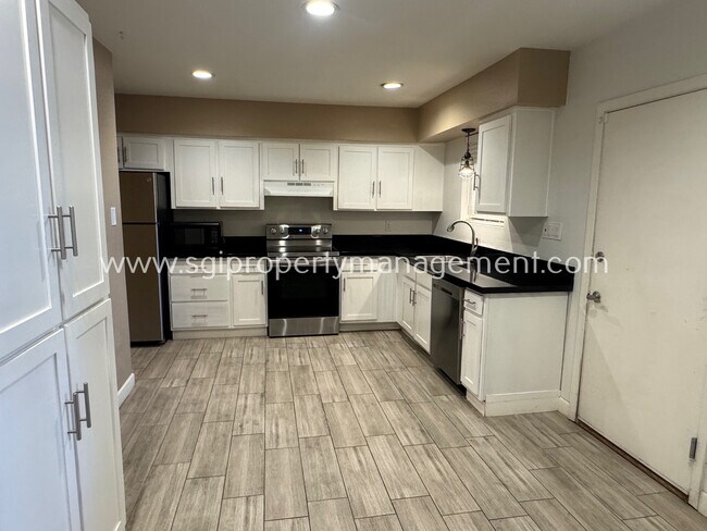 Building Photo - 1118 W Muriel Dr