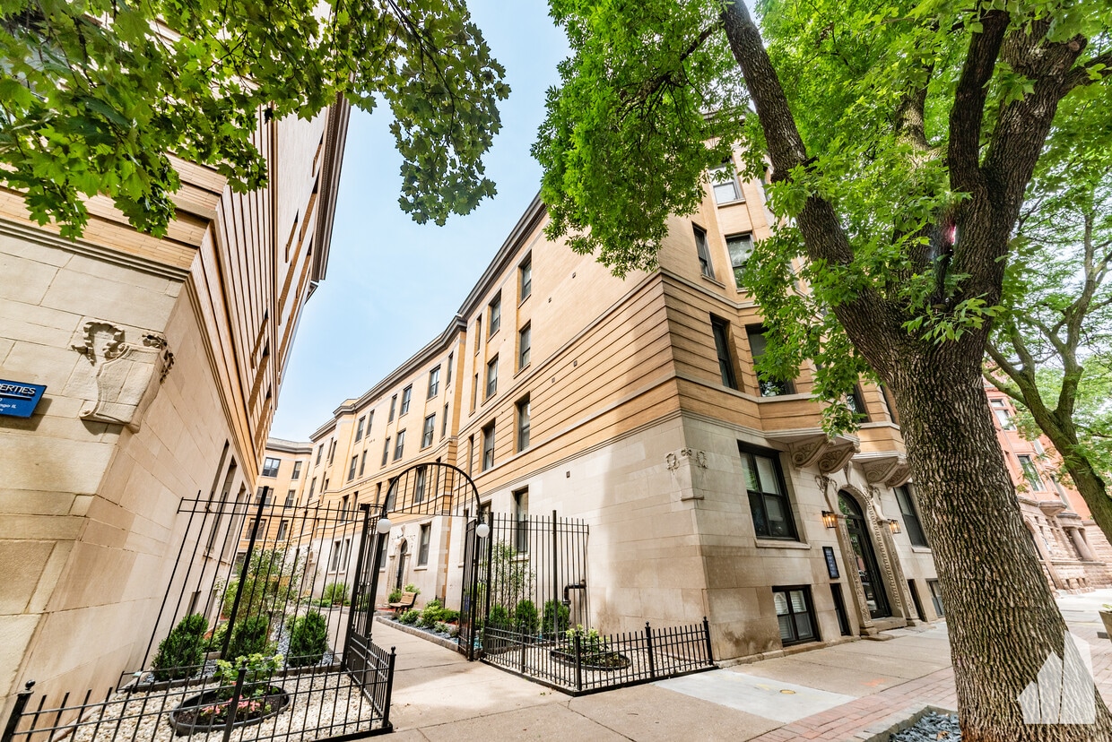 Primary Photo - 428 W Belden Ave