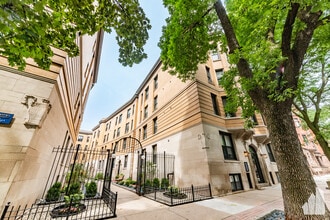 Building Photo - 428 W Belden Ave