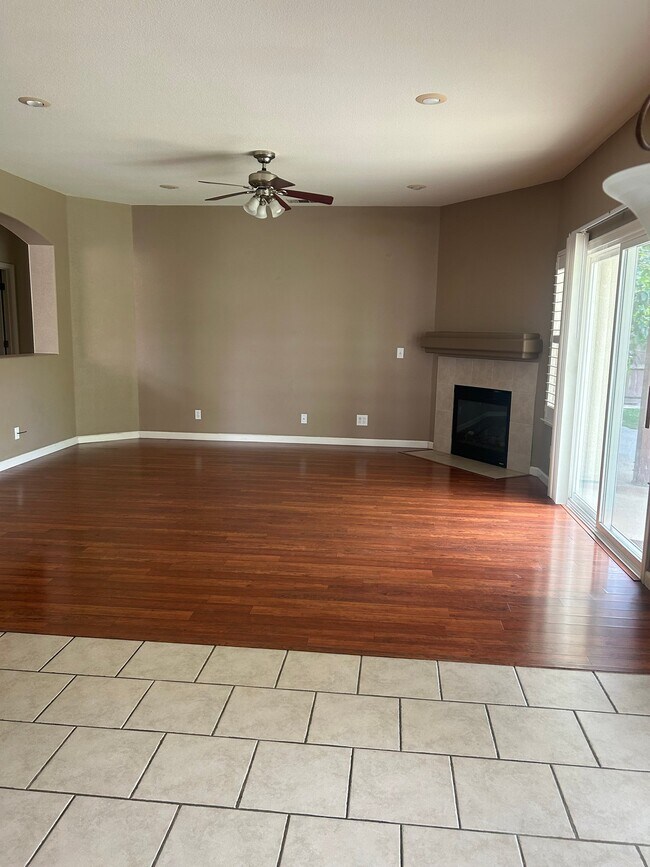 Foto del edificio - 3895 Oakview Ct