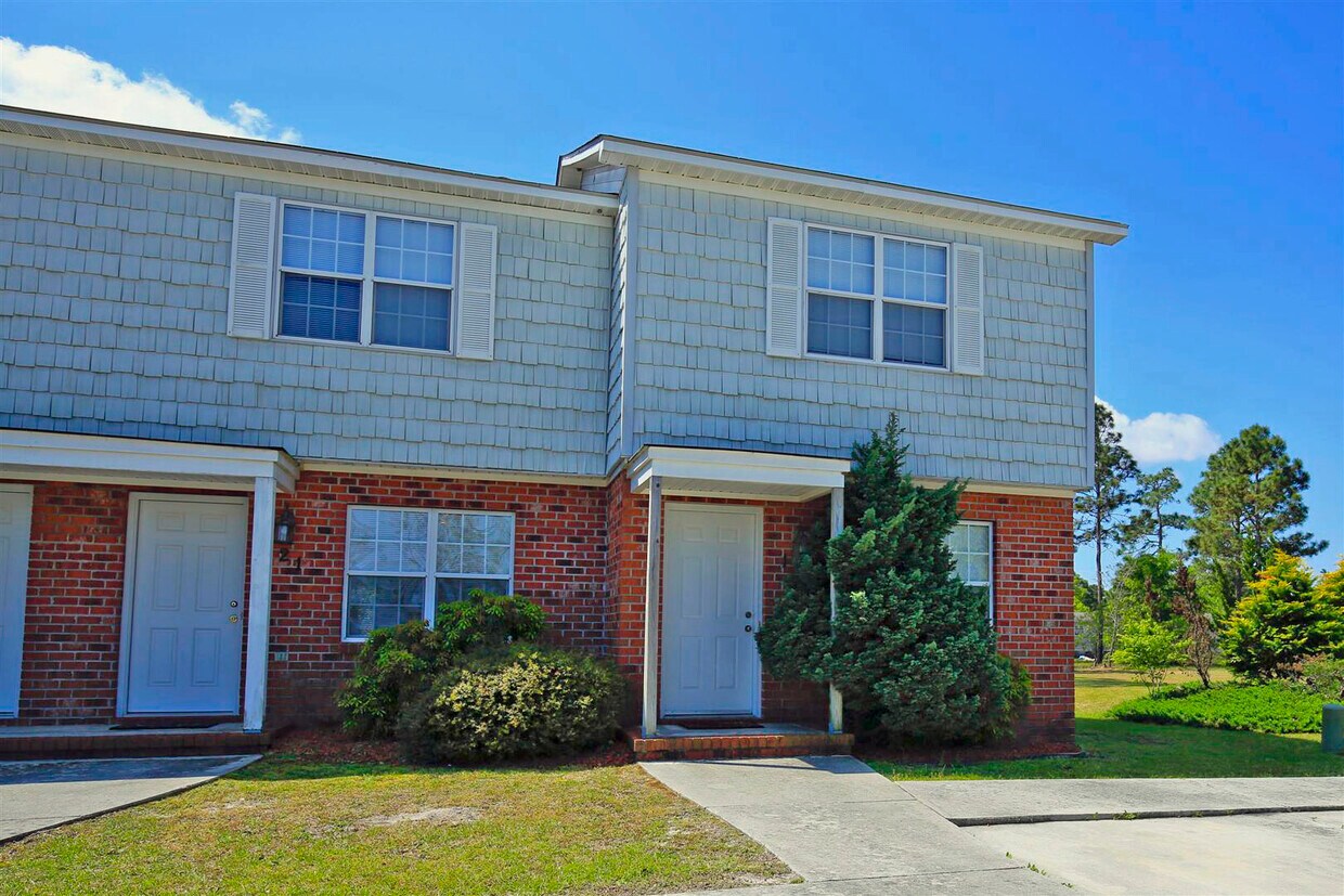 121 W Ivybridge Dr, Hubert, NC 28539 Townhome Rentals in Hubert NC